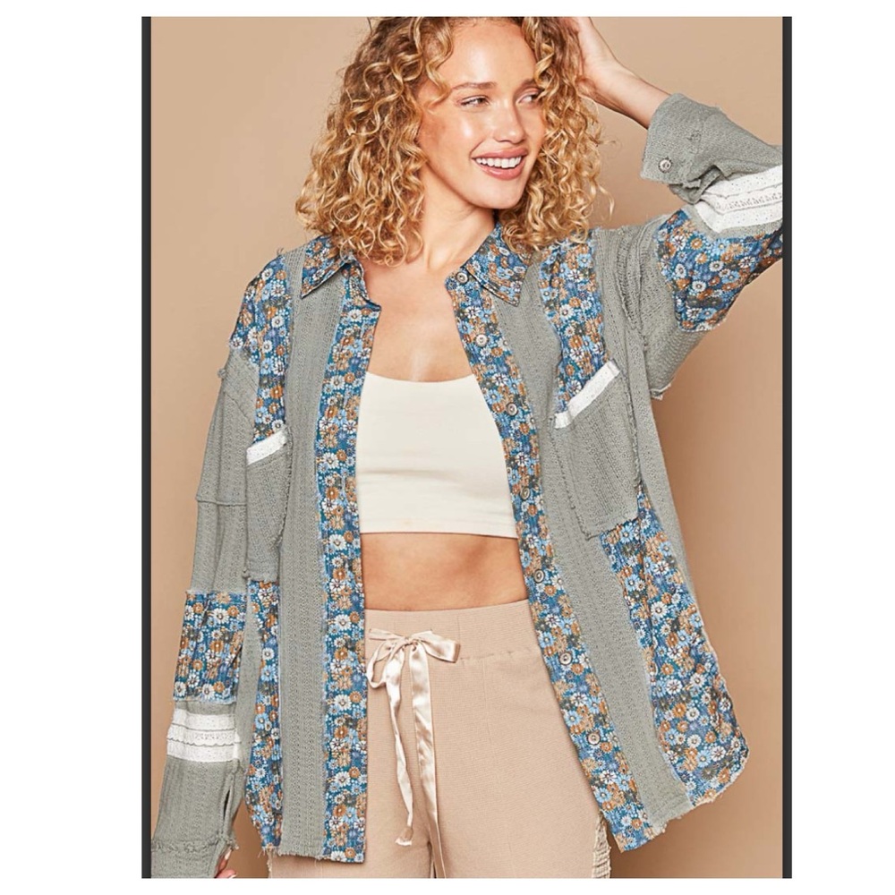$35 start No. 18 ⬇️Pretty POL vintage wash top shacket - Picture 3 of 5